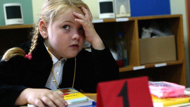 O invatatoare reclamata la Parchet pentru ca cerea bani pentru cadouri de la parinti are o scoala primara cu after school Imagine