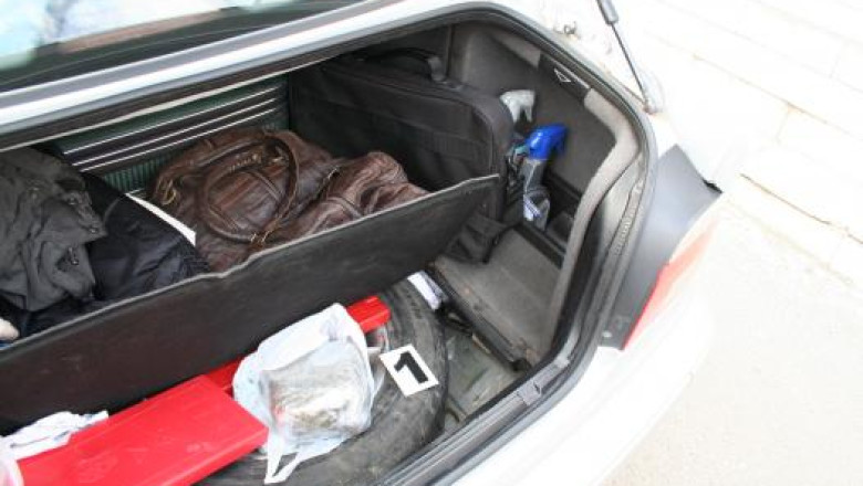 O jumatate de kilogram de canabis, descoperit in Vama Bors Imagine