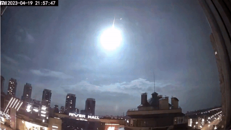 O lumina misterioasa pe cer a declansat alarma aeriana in capitala Ucrainei. NASA neaga ca ar fi vorba de un satelit american Imagine