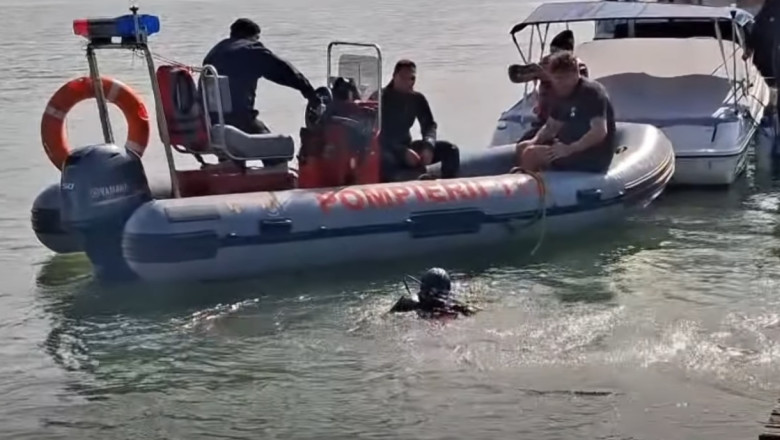 O masina a cazut in Dunare, la Braila, cu tot cu barca pe care o tracta. ISU intervine cu echipa de scafandri Imagine