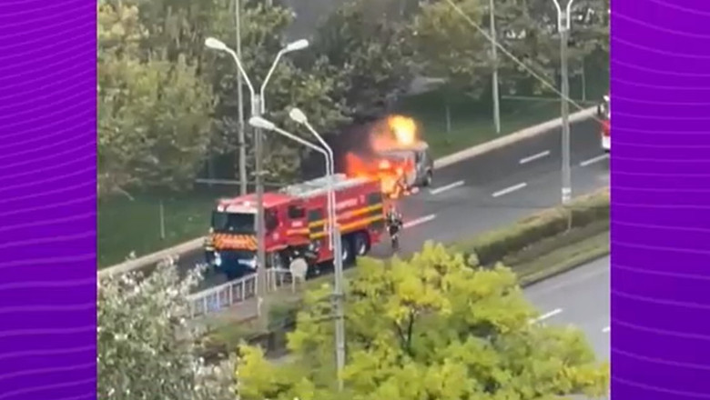 O masina a fost cuprinsa de flacari pe un bulevard din centrul Bucurestiului. Traficul in zona, ingreunat Imagine