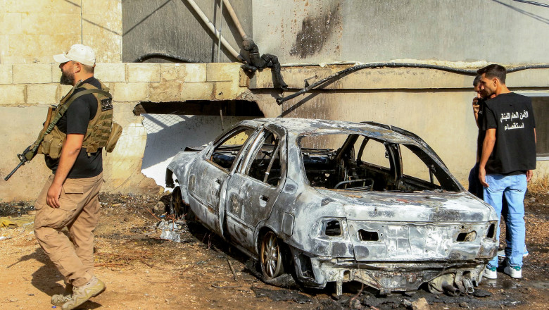 O masina a fost distrusa intr-un atac cu drona al Israelului, la sud de Beirut Imagine