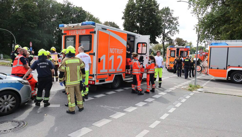 O masina a intrat intr-un grup de copii in Berlin Imagine