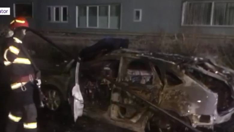 O masina care avea montat un rezervor GPL a sarit in aer pe un bulevard din Bucuresti Imagine