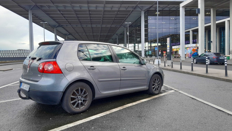O masina lasata timp de un an in parcarea aeroportului Berlin Brandenburg a acumulat taxe de 200.000 de euro Imagine
