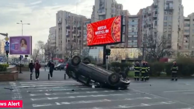 O masina s-a rasturnat intr-o intersectie din Sectorul 5. Traficul in zona se desfasoara cu dificultate Imagine