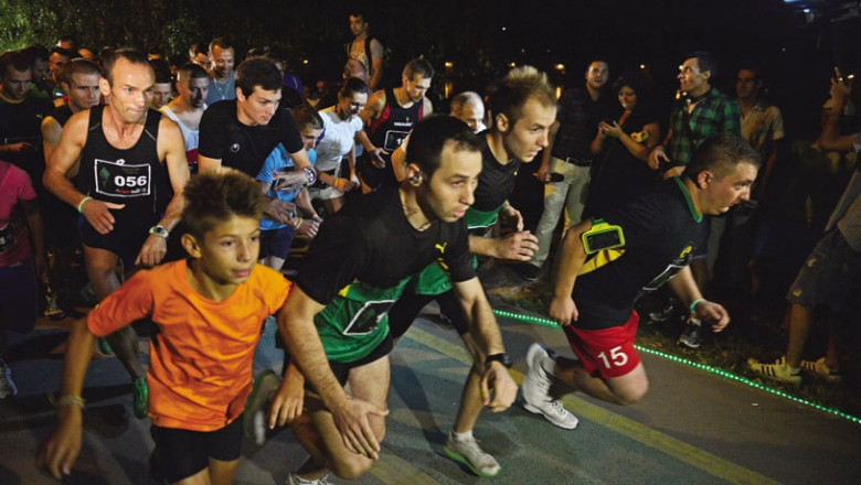 O mie de oameni au participat la o cursa de alergare nocturna pe Podul Basarab Imagine