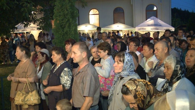 O mie de persoane la slujba de la manastirea Sf. Ilie Imagine