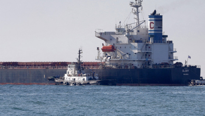O nava care transporta cereale din Ucraina a esuat in Canalul Suez Imagine