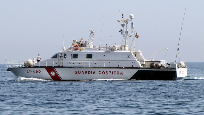 O nava comerciala turceasca a naufragiat in largul Italiei. Doi marinari morti si alti patru dati disparuti Imagine