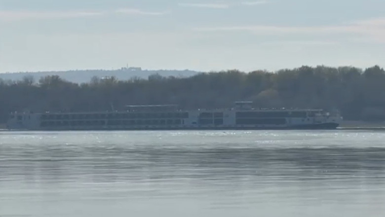 O nava de croaziera a esuat pe Dunare, din cauza nivelului scazut al apei. Acum a plecat spre Viena Imagine