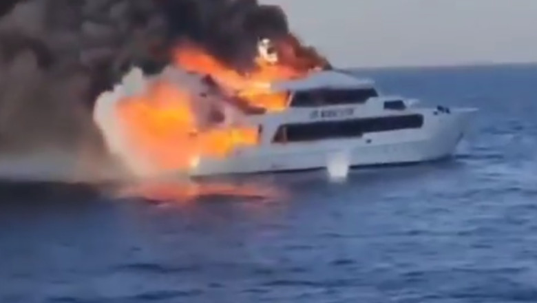 O nava de croaziera a luat foc in Marea Rosie. Trei turisti sunt dati disparuti Imagine