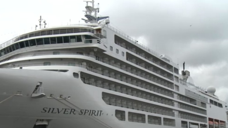 O nava de lux cu cinci piscine a acostat in Portul Constanta Imagine