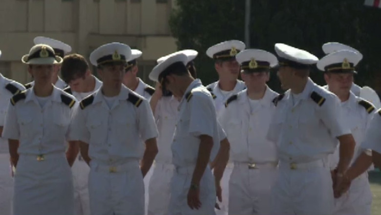 O noua serie de ofiteri de marina Imagine