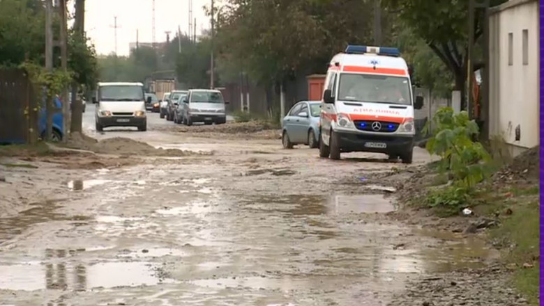O pacienta s-a vindecat in drum spre spital, datorita gropilor din asfalt Imagine