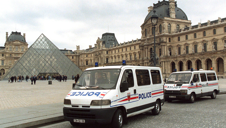 O parte din colectia de bijuterii de la Luvru, care nu au fost furate, a fost transferata la Banca Frantei Imagine