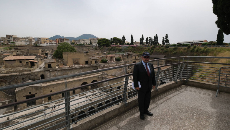 O plaja ingropata de eruptia Vezuviului poate fi vizitata de public dupa restaurare in parcul arheologic Herculaneum Imagine