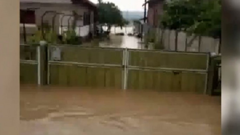 O ploaie de cateva minute a facut prapad in Gorj. Un rau s-a revarsat dupa zeci de ani Imagine