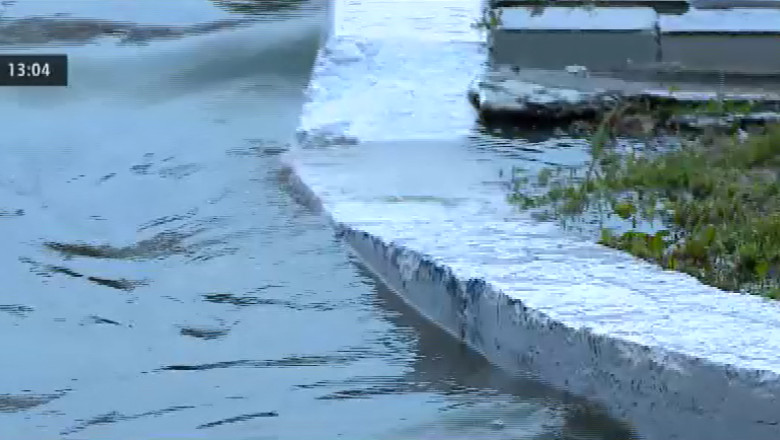 O ploaie torentiala a blocat traficul in Iasi Imagine