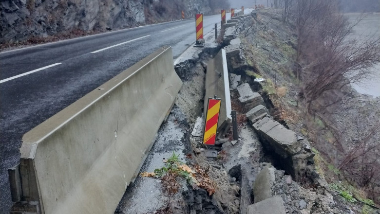 O portiune din sosea s-a surpat pe DN7, in judetul Sibiu. Ce trebuie sa stie soferii Imagine