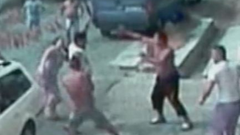 O poveste de dragoste a generat o bataie intre doua familii de romi Imagine