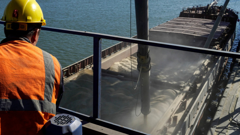 O prima nava ruseasca plina cu cereale a parasit fostul port ucrainean ocupat de la Berdiansk Imagine