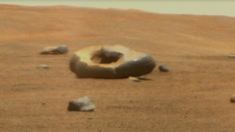 O roca misterioasa, in forma de gogoasa, a fost descoperita pe planeta Marte Imagine