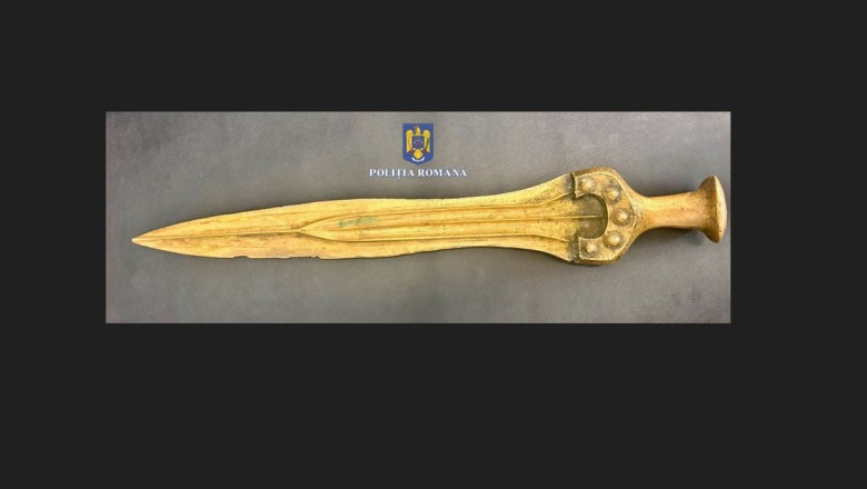 O sabie din Epoca bronzului a fost gasita in timpul perchezitiilor la locuinta unui barbat din Bacau Imagine