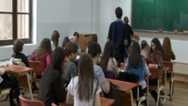 O scoala a ramas fara apa curenta, din cauza unei dispute intre directoare si primar Imagine