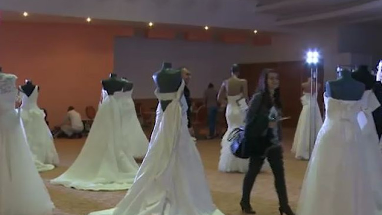 O singura rochie, mai multe nunti. Viitoarele mirese cauta rochii second-hand  Imagine