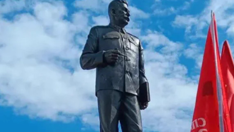 O statuie de 8 metri a lui Stalin a fost sfintita in Rusia Imagine