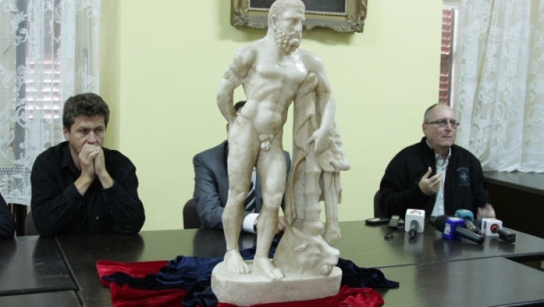 O statuie din secolul al II-lea a fost recuperata. Patronul unei firme de constructii, arestat preventiv Imagine