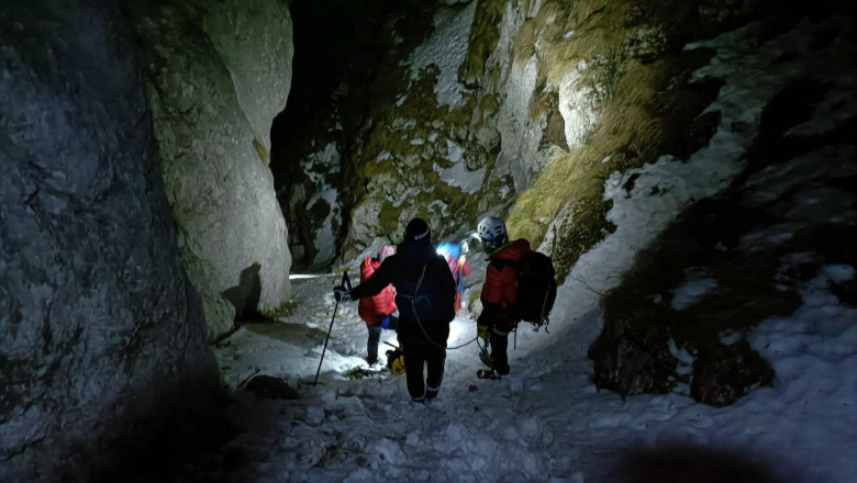 O studenta din Cehia, gasita in Muntii Piatra Craiului cu hipotermie, i-a intrebat pe salvamontisti daca a ajuns in Rai Imagine