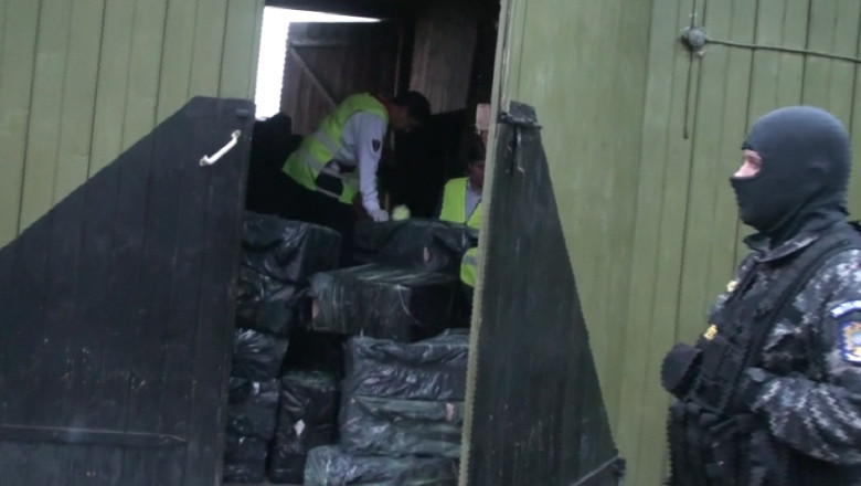 O suceveanca avea acasa 70000 de pachete de tigari de contrabanda Imagine