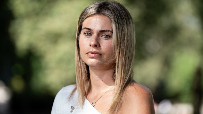 O tanara a povestit cum a fost pacalita si apoi violata de un politist pe cand avea 16 ani: Am si acum atacuri de panica Imagine