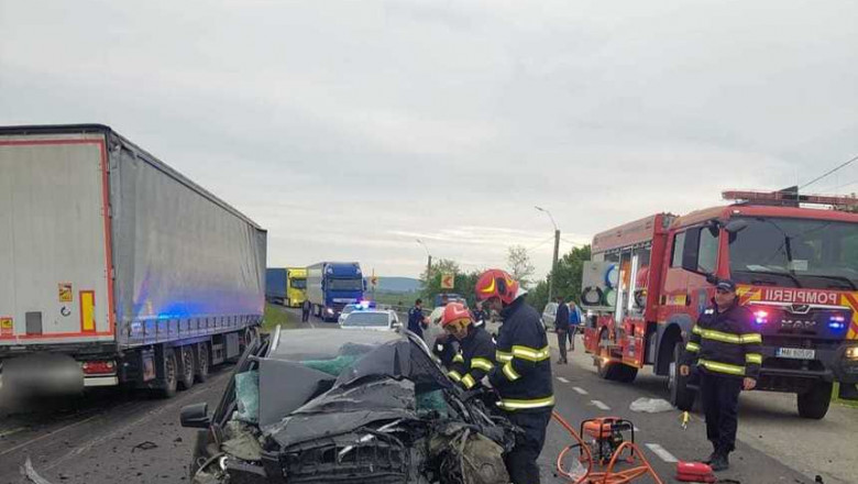 O tanara de 19 ani a murit intr-un accident in care au fost implicate un autoturism si un TIR, in Mehedinti Imagine
