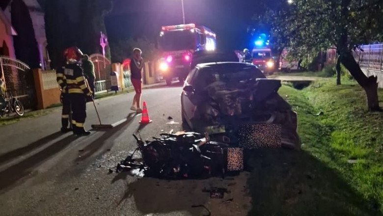O tanara de 24 de ani a murit dupa ce motocicleta pe care se afla ca pasager s-a izbit frontal de o masina Imagine