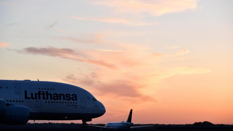O tanara din Bulgaria s-a dezbracat complet inainte ca avionul in care se afla sa decoleze. Zborul a intarziat trei ore Imagine