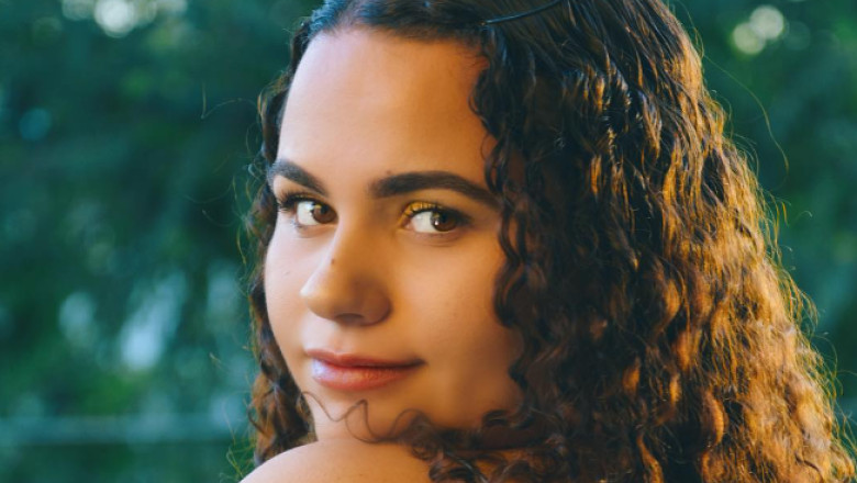 O tanara din Israel spune ca a reusit sa supravietuiasca atacului Hamas stand ascunsa timp de 7 ore sub cadavre Imagine