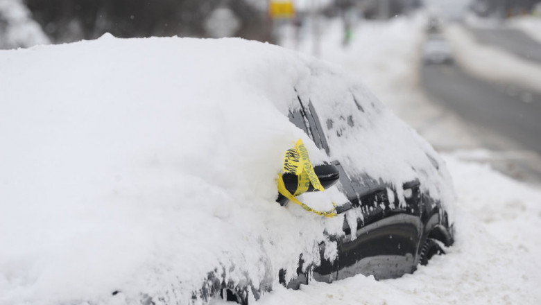 O tanara din SUA a murit dupa ce a ramas blocata in masina timp de 18 ore din cauza „viscolului secolului” Imagine