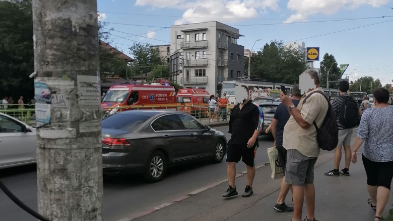 O tanara in varsta de 22 de ani a murit dupa ce a fost prinsa sub un tramvai pe strada Mihail Sebastian din Bucuresti Imagine