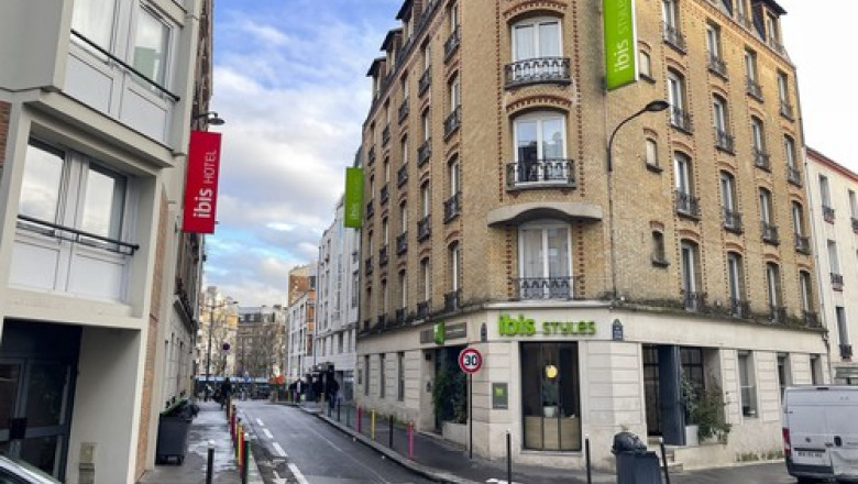 O tanara si-a aruncat bebelusul nou-nascut pe fereastra unui hotel din Paris. Femeia a fost retinuta Imagine