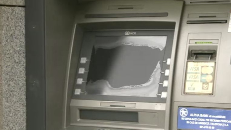 O treime din bancomatele din Romania functioneaza cu Windows XP, sistem de operare care expira pe 8 aprilie Imagine