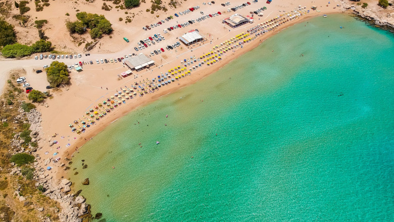 O turista britanica a disparut „misterios” de pe sezlong, pe o plaja din Grecia. Autoritatile desfasoara cautari pe mare si pe uscat Imagine