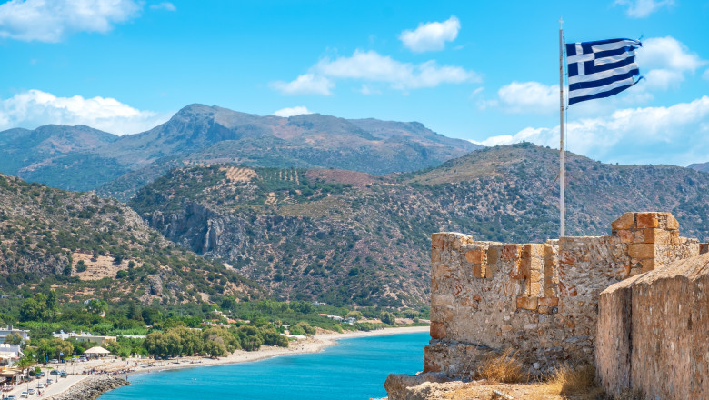 O turista in varsta de 35 de ani a murit in insula Creta. Femeia a fost surprinsa de o cadere de pietre Imagine