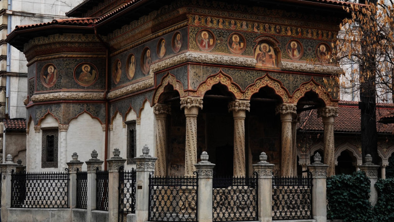 O ucraineanca a fost retinuta dupa ce a fost filmata in timp ce fura dintr-o biserica din Bucuresti Imagine