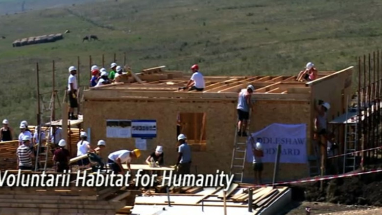 OAMENI. Zeci de avocati englezi construiesc un cartier social la Jucu Imagine