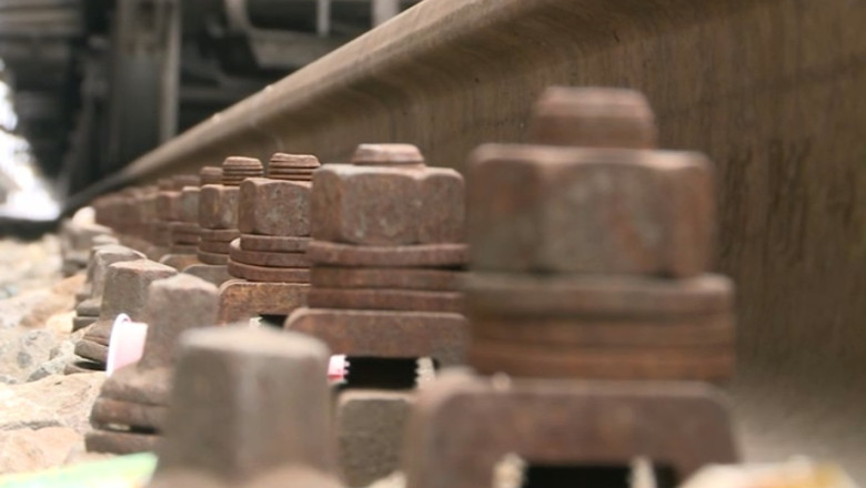 Oamenii de afaceri si consultantii critica taxa pe stalp: va reduce investitiile si va creste pretul facturilor  Imagine