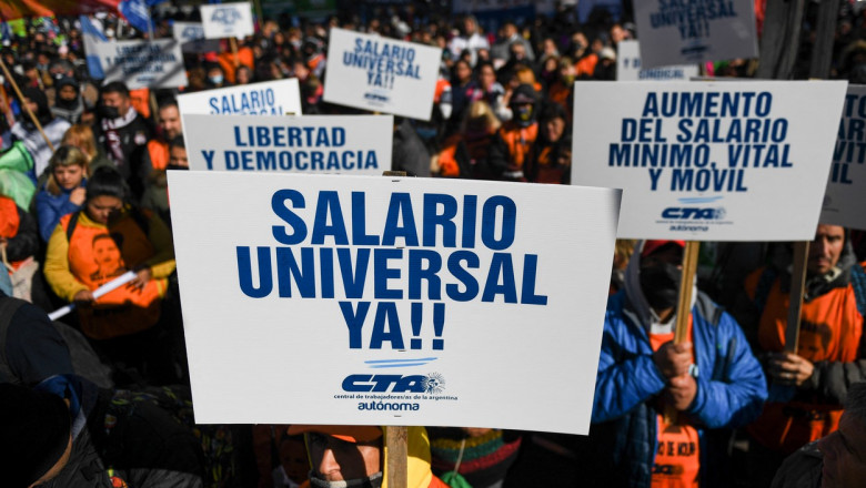 Oamenii din Argentina cer un „salariu universal” pentru a face fata crizei economice: „Saracia a preluat controlul asupra tarii” Imagine