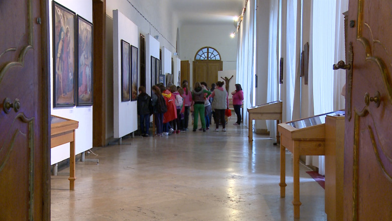 Obiecte unicat, de la trei episcopii, sunt adunate intr-o expozitie la Oradea Imagine